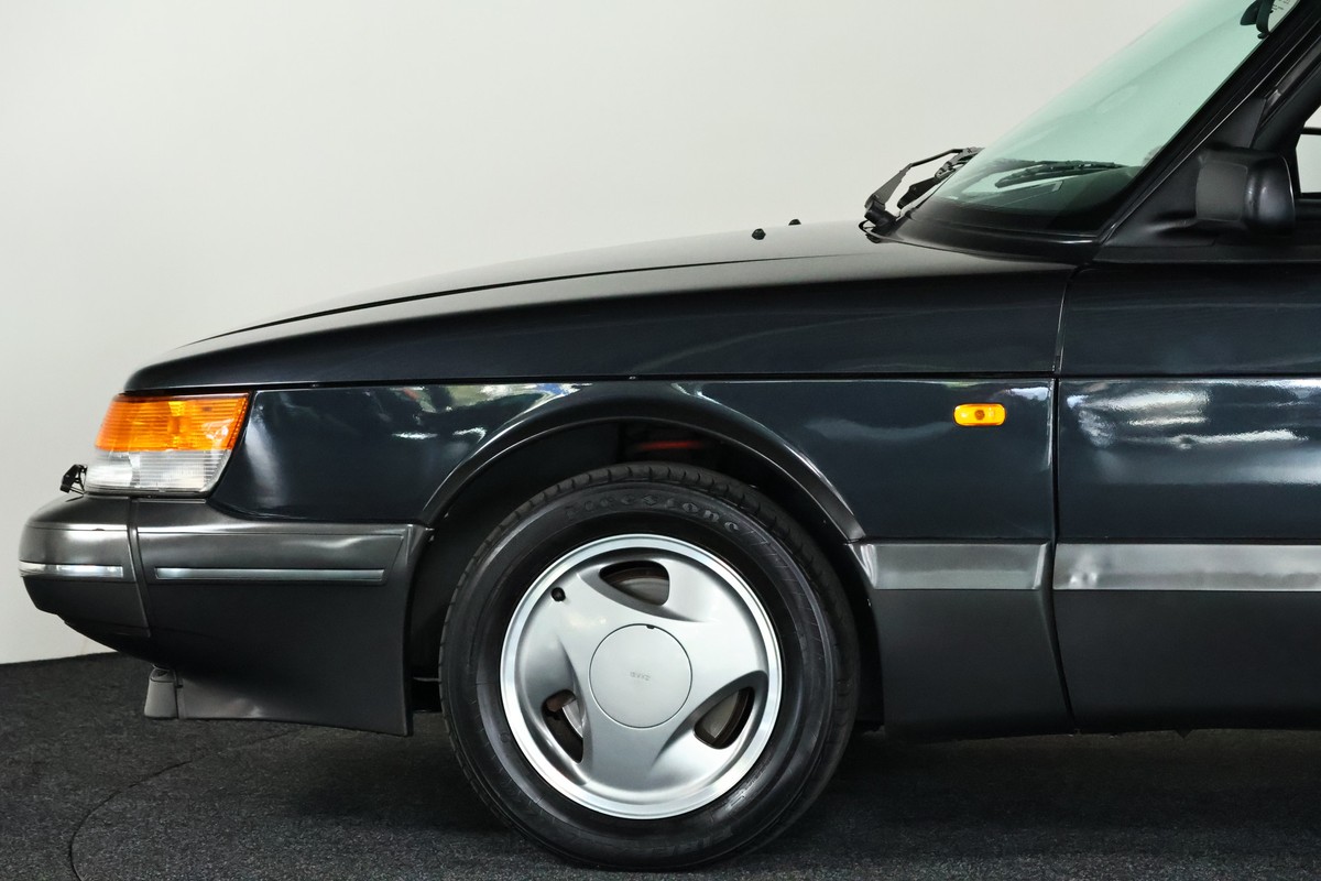 Saab 900
