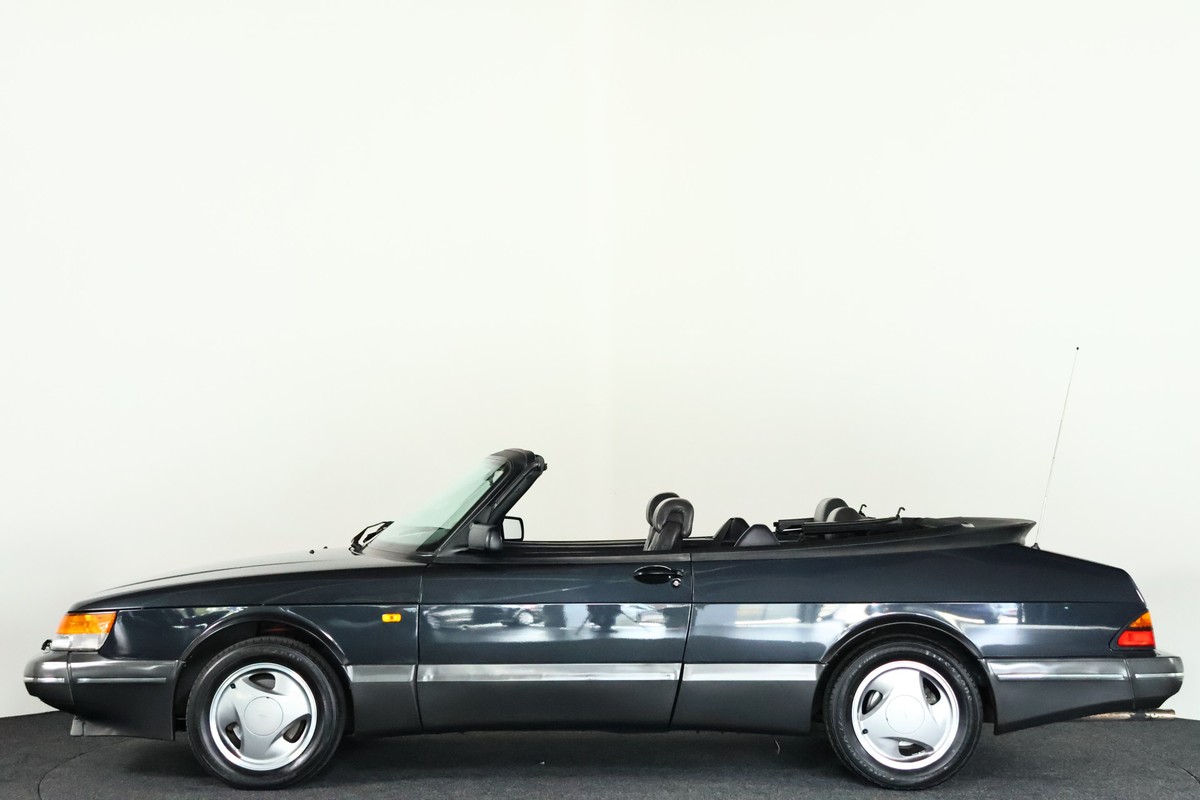 Saab 900