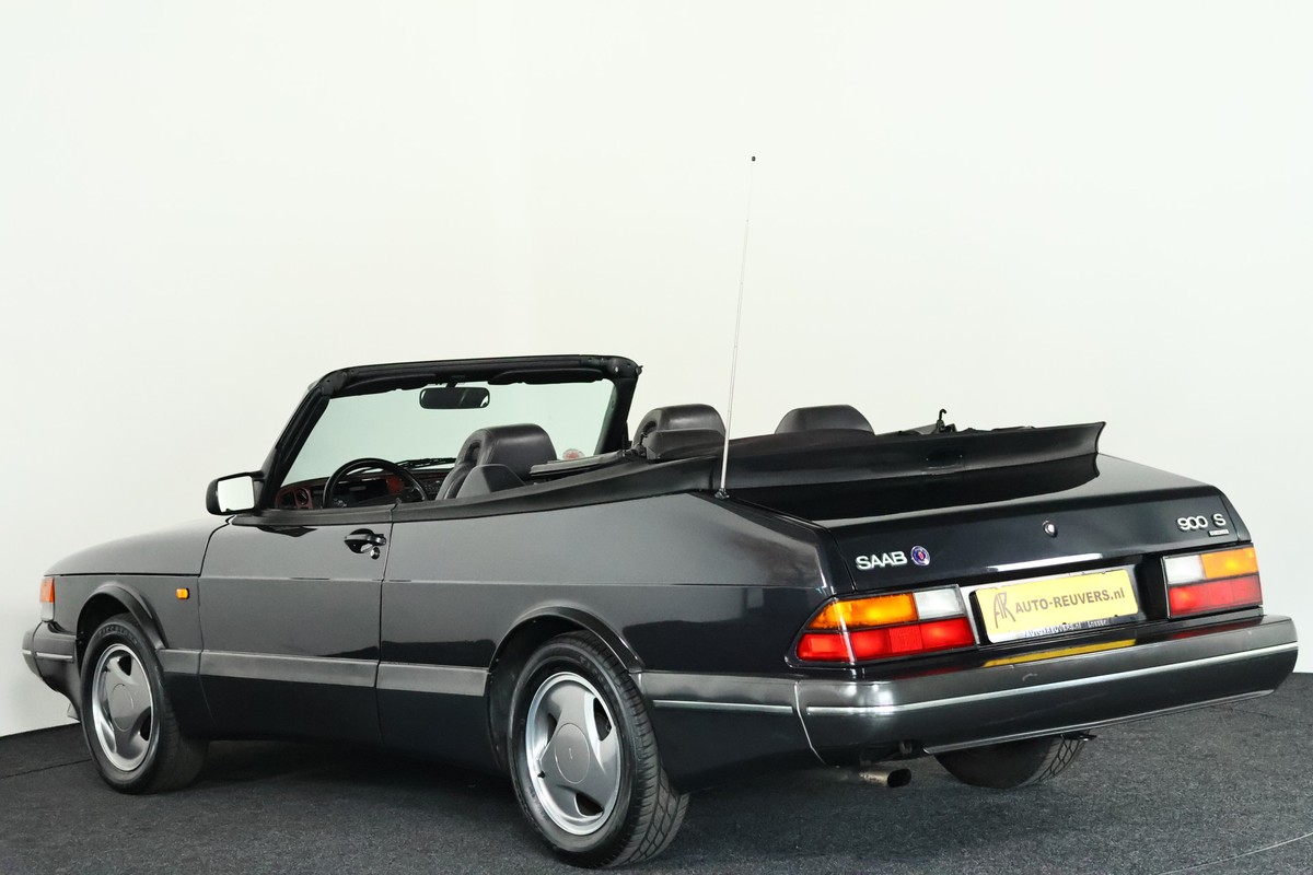 Saab 900