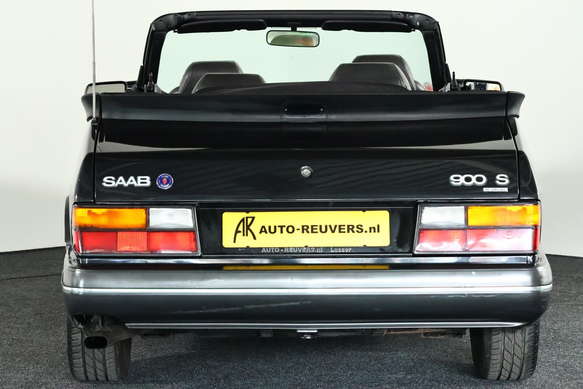 Saab 900
