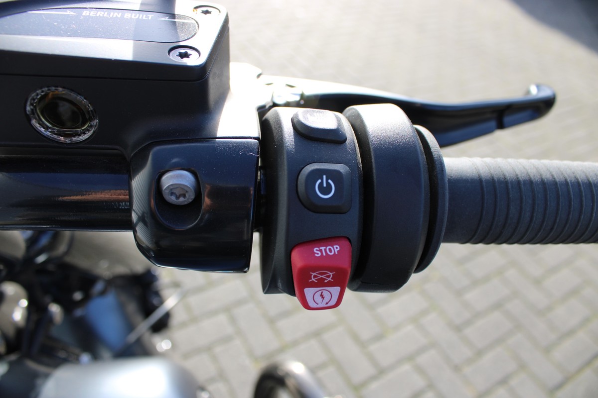 BMW R 18