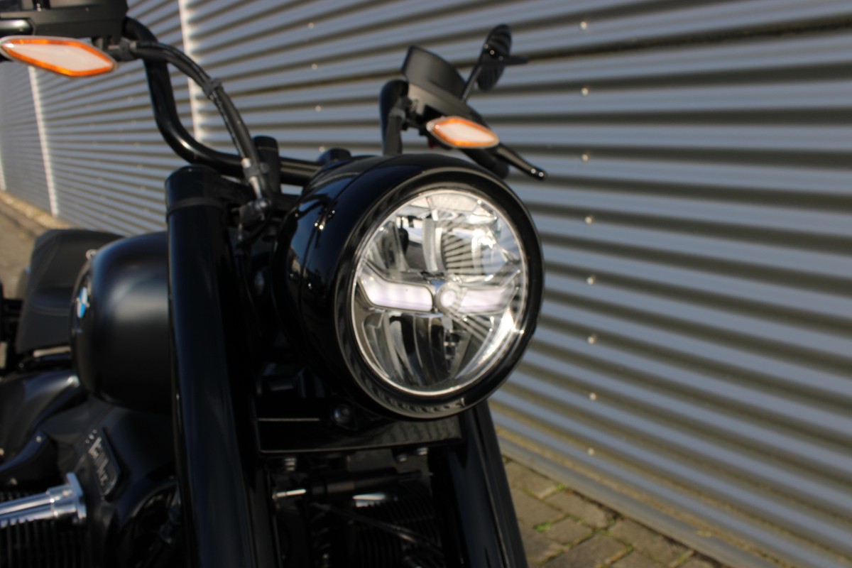 BMW R 18