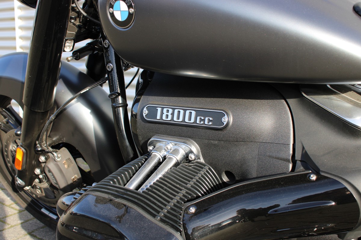 BMW R 18