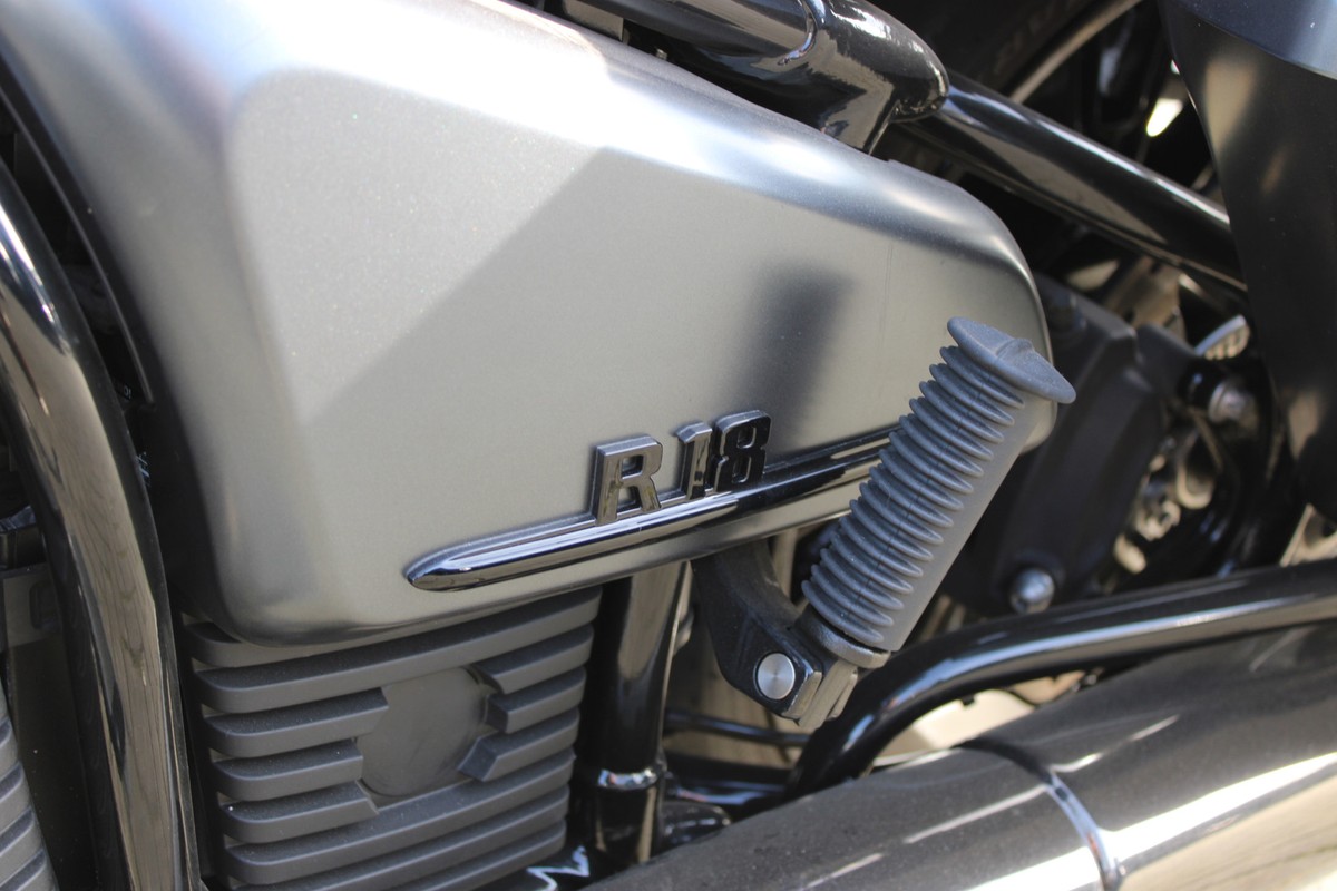 BMW R 18