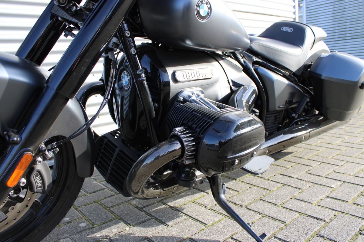 BMW R 18