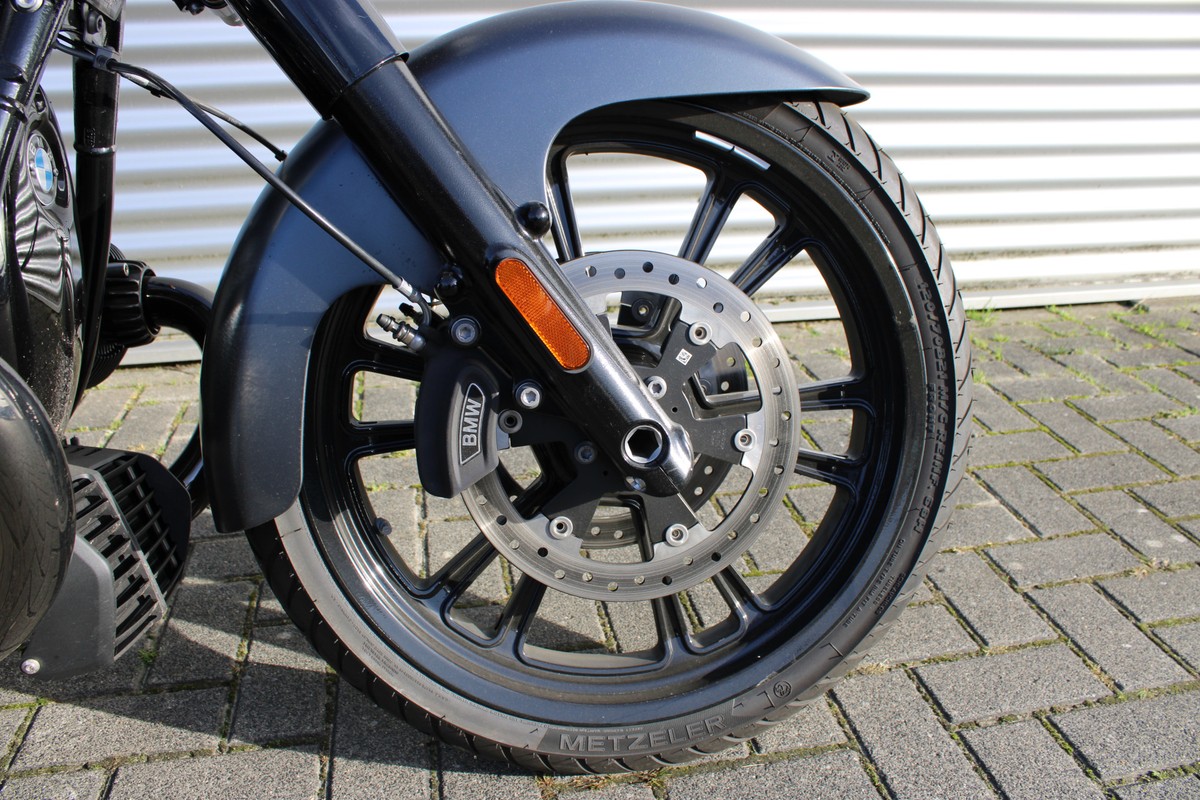 BMW R 18