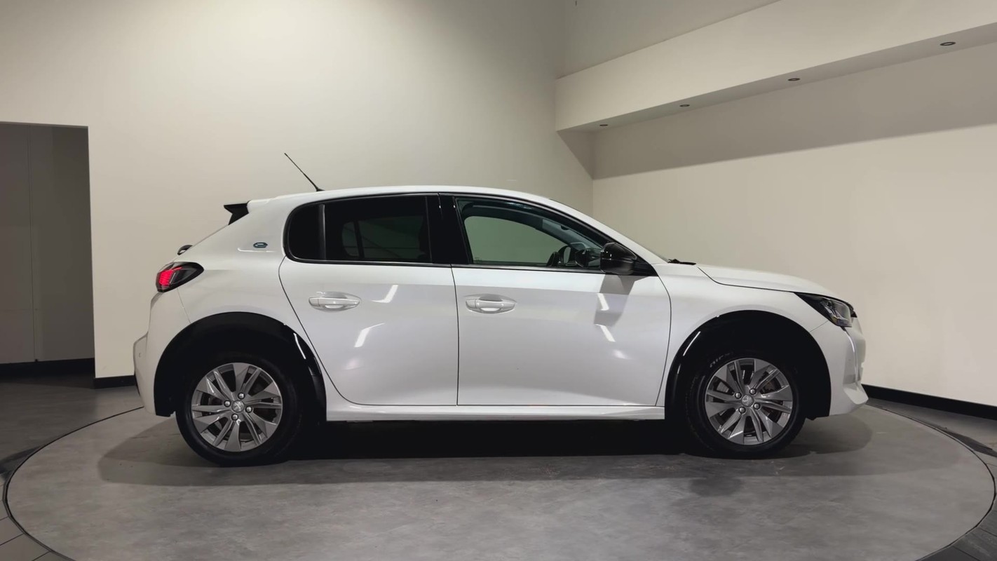Peugeot e-208