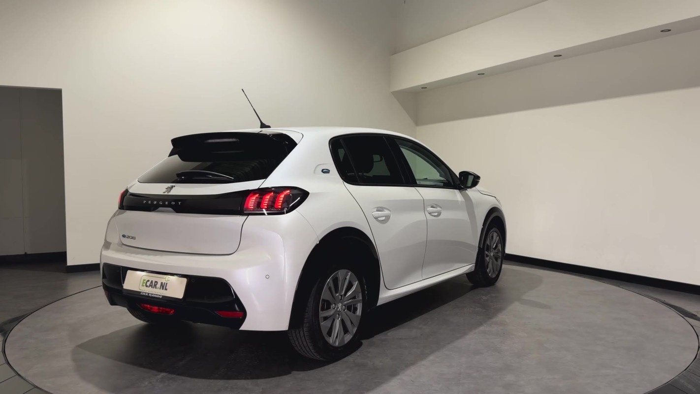 Peugeot e-208