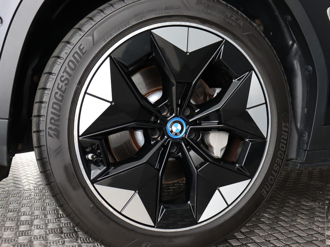 BMW iX3