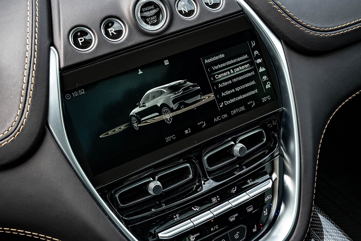 Aston Martin DBX