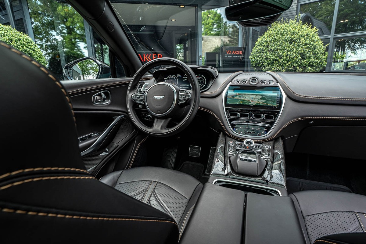 Aston Martin DBX
