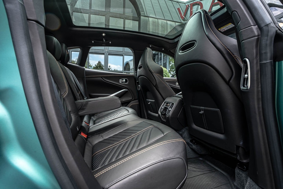 Aston Martin DBX