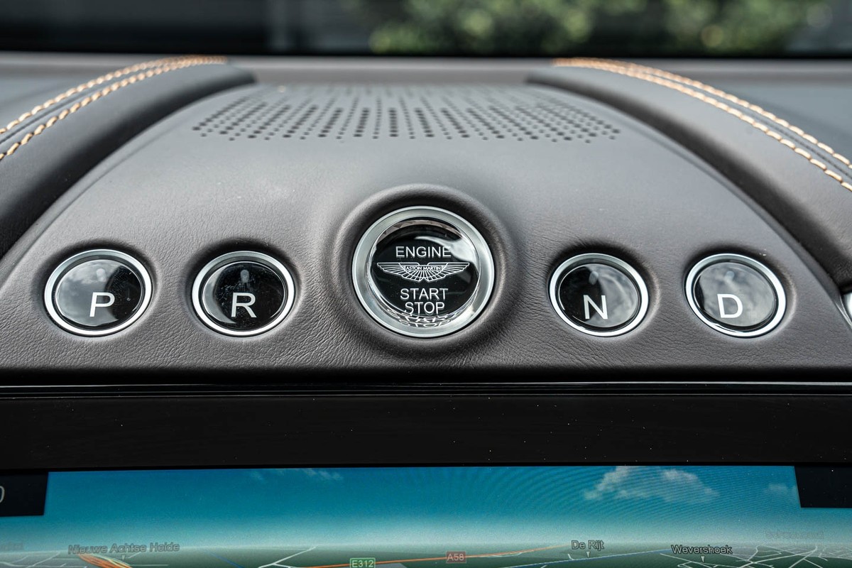 Aston Martin DBX
