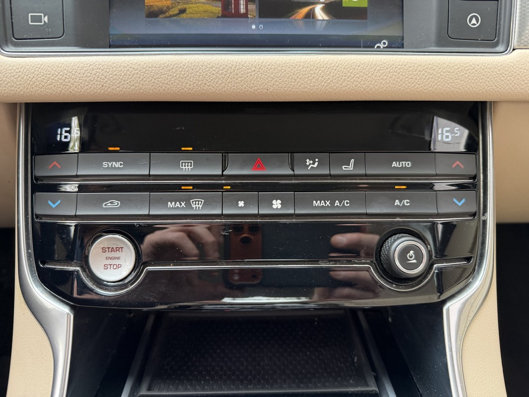 Jaguar XF