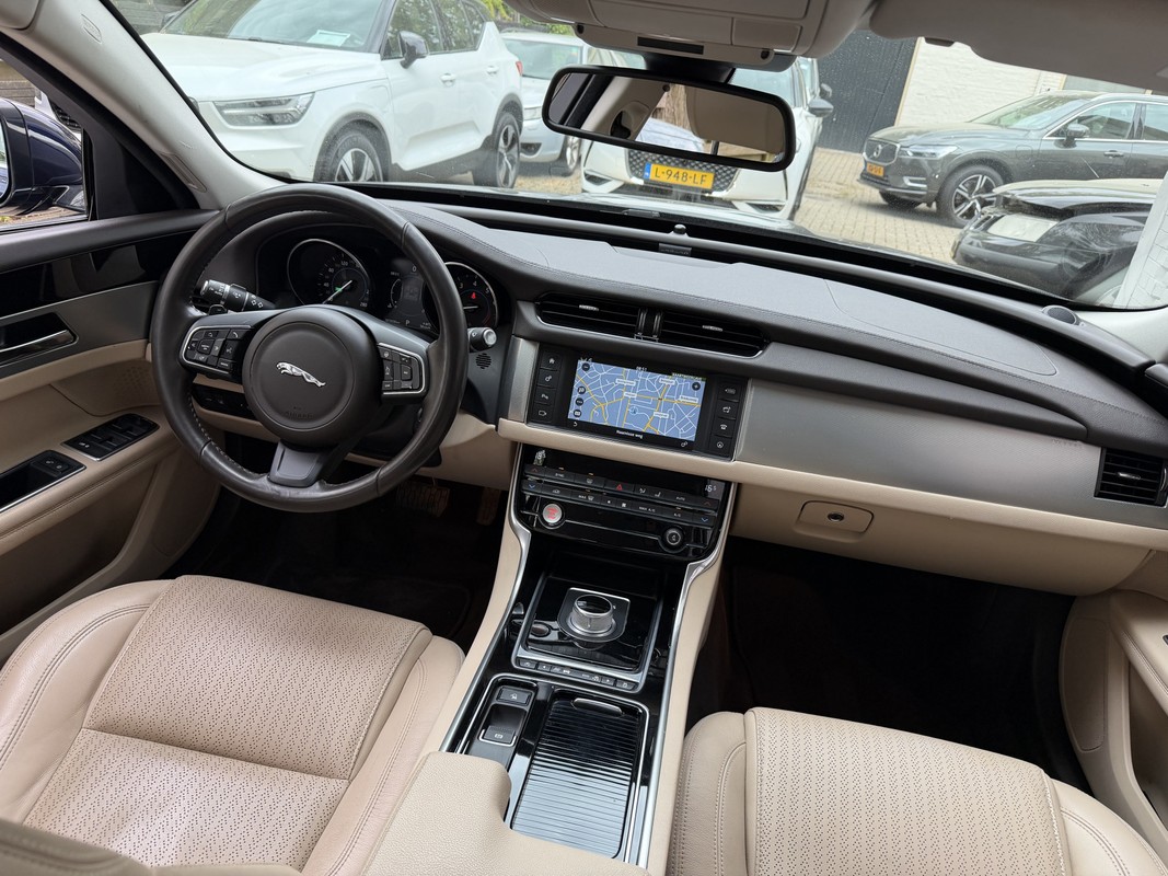 Jaguar XF