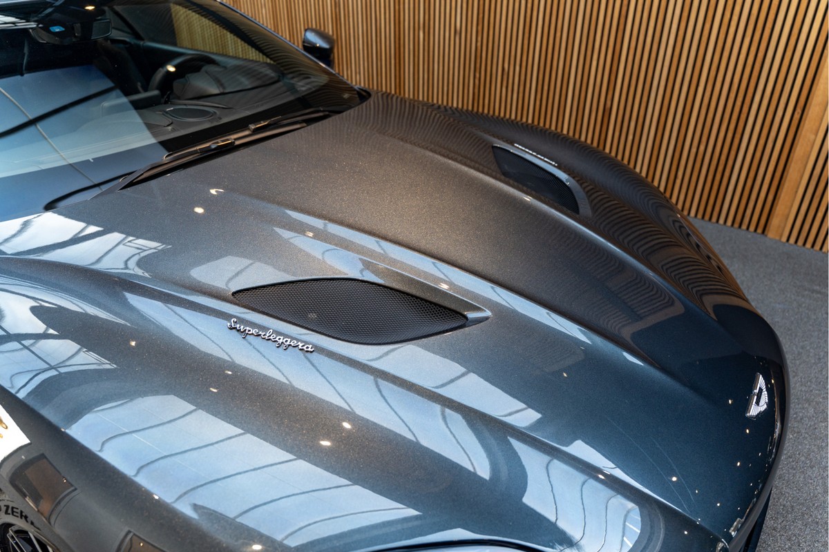 Aston Martin DBS