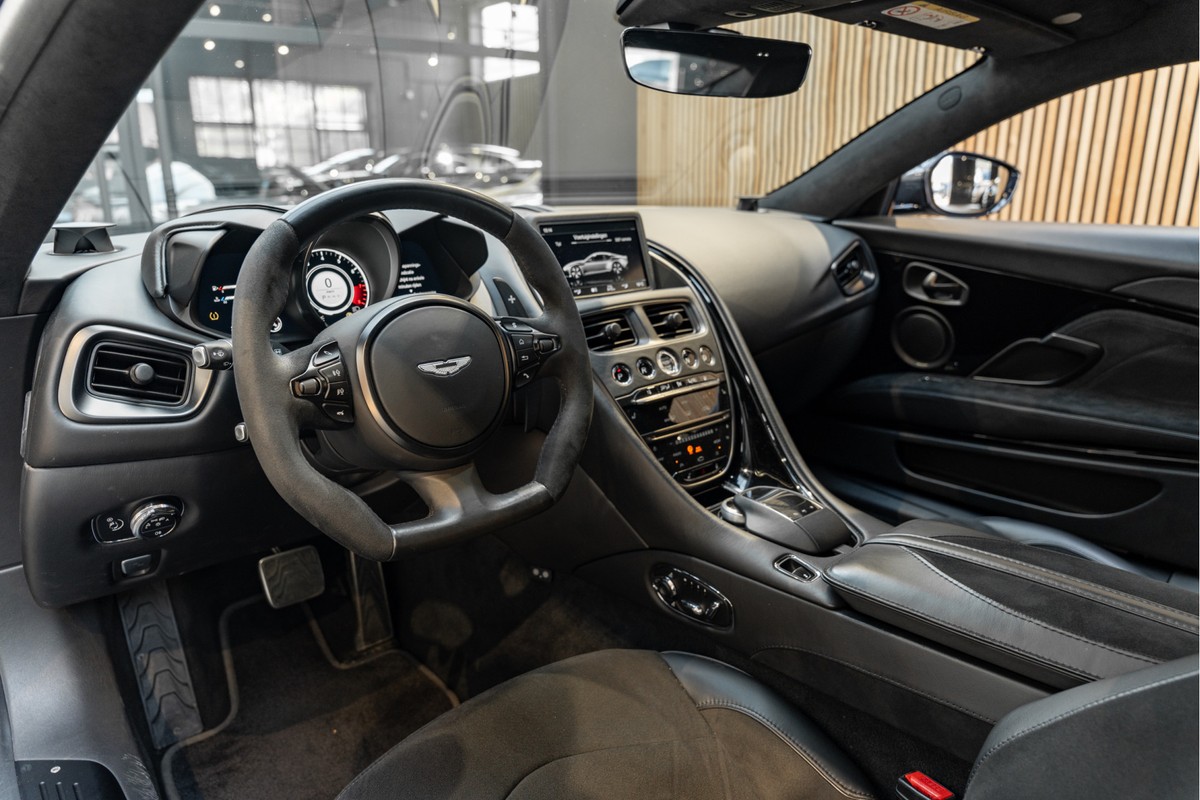 Aston Martin DBS