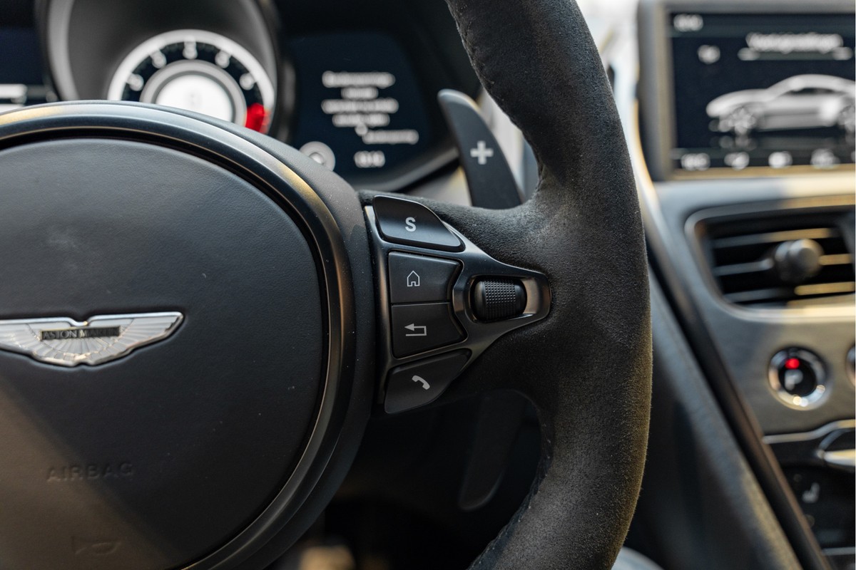 Aston Martin DBS