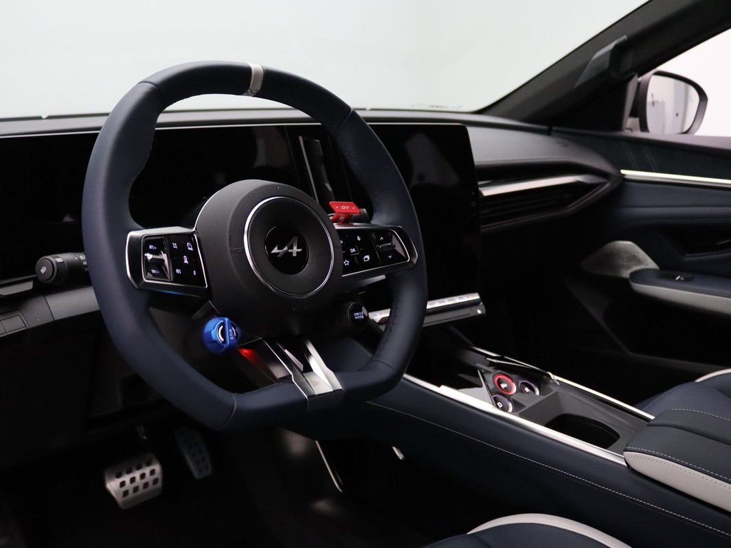 Alpine A390