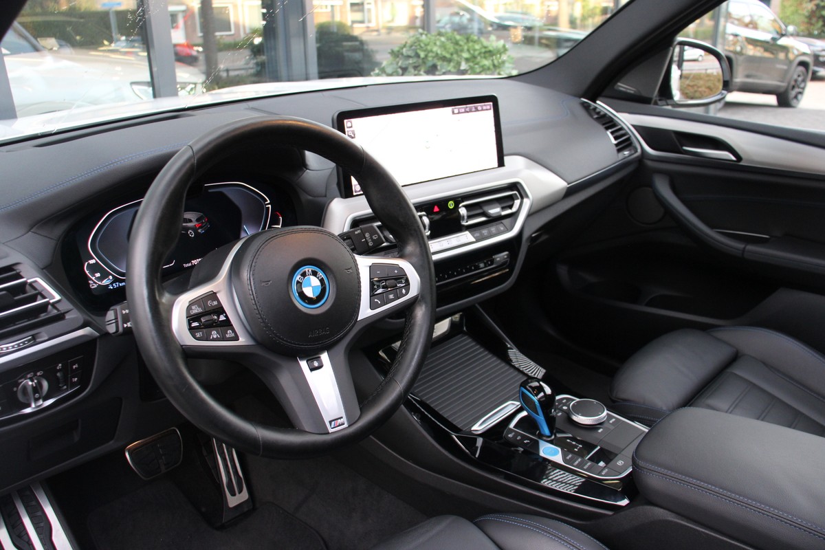 BMW iX3