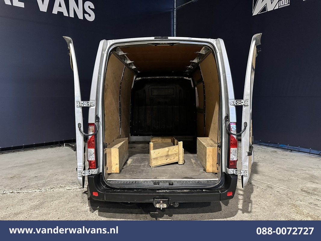 Nissan NV400