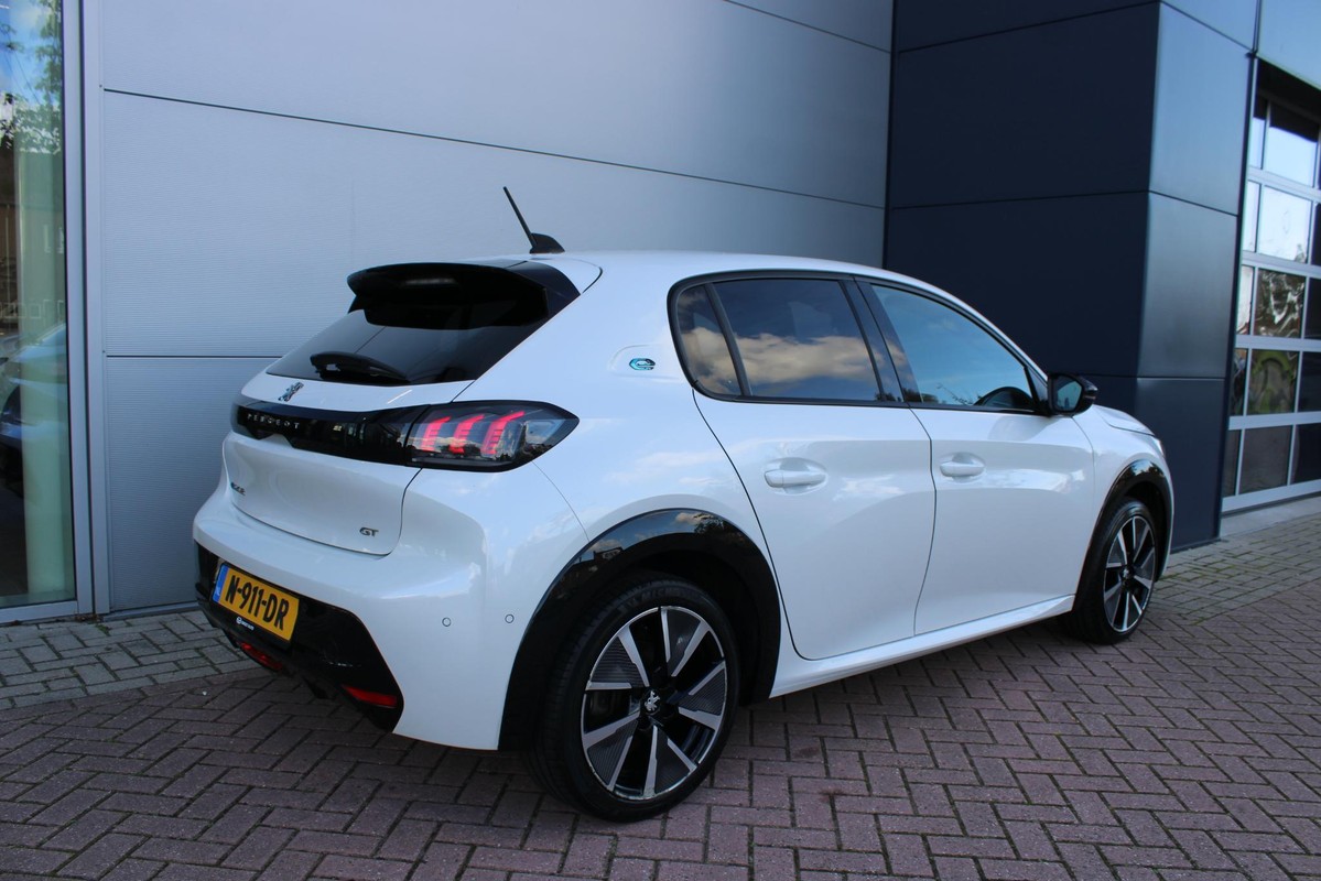 Peugeot e-208