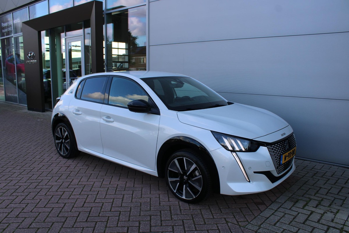 Peugeot e-208