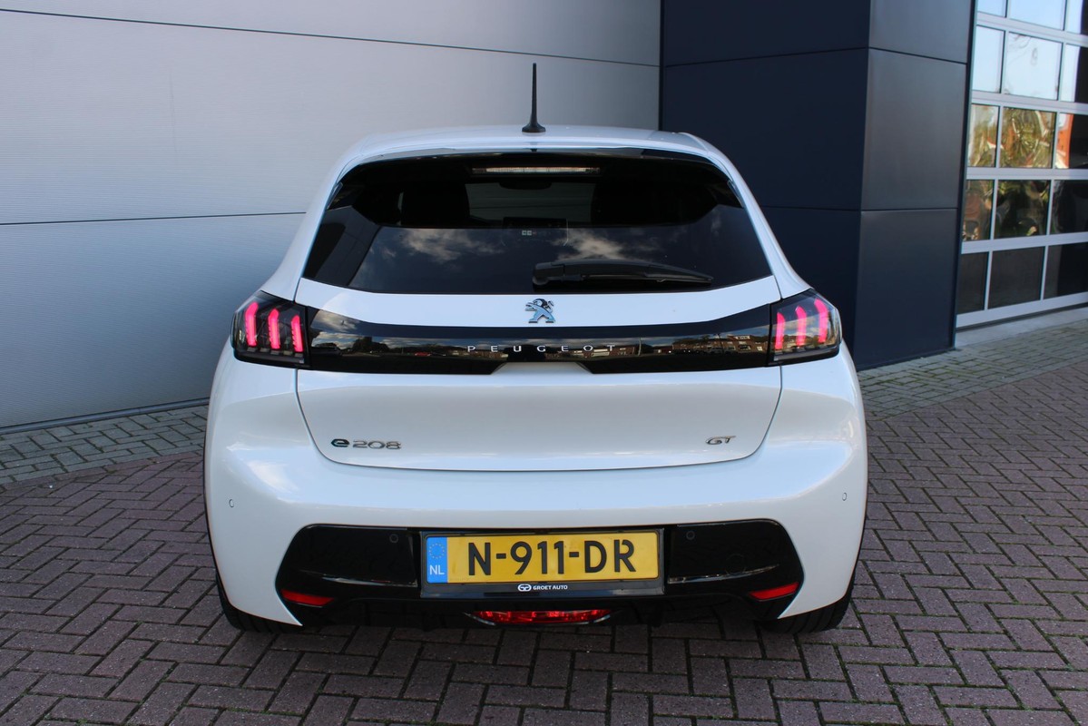 Peugeot e-208