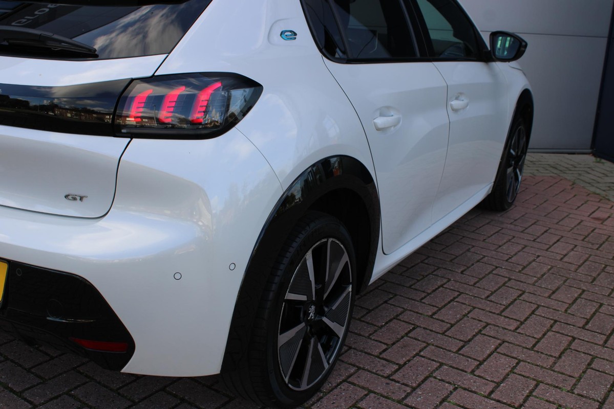 Peugeot e-208