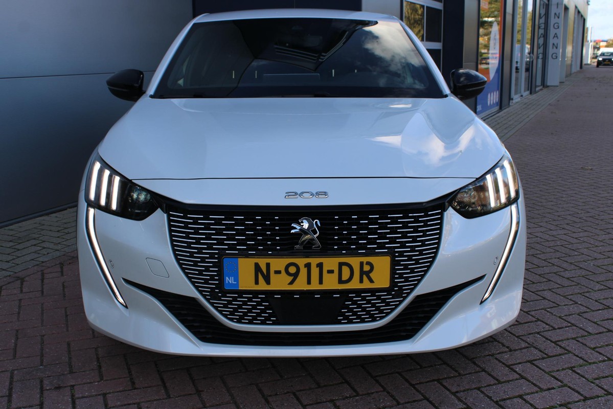 Peugeot e-208