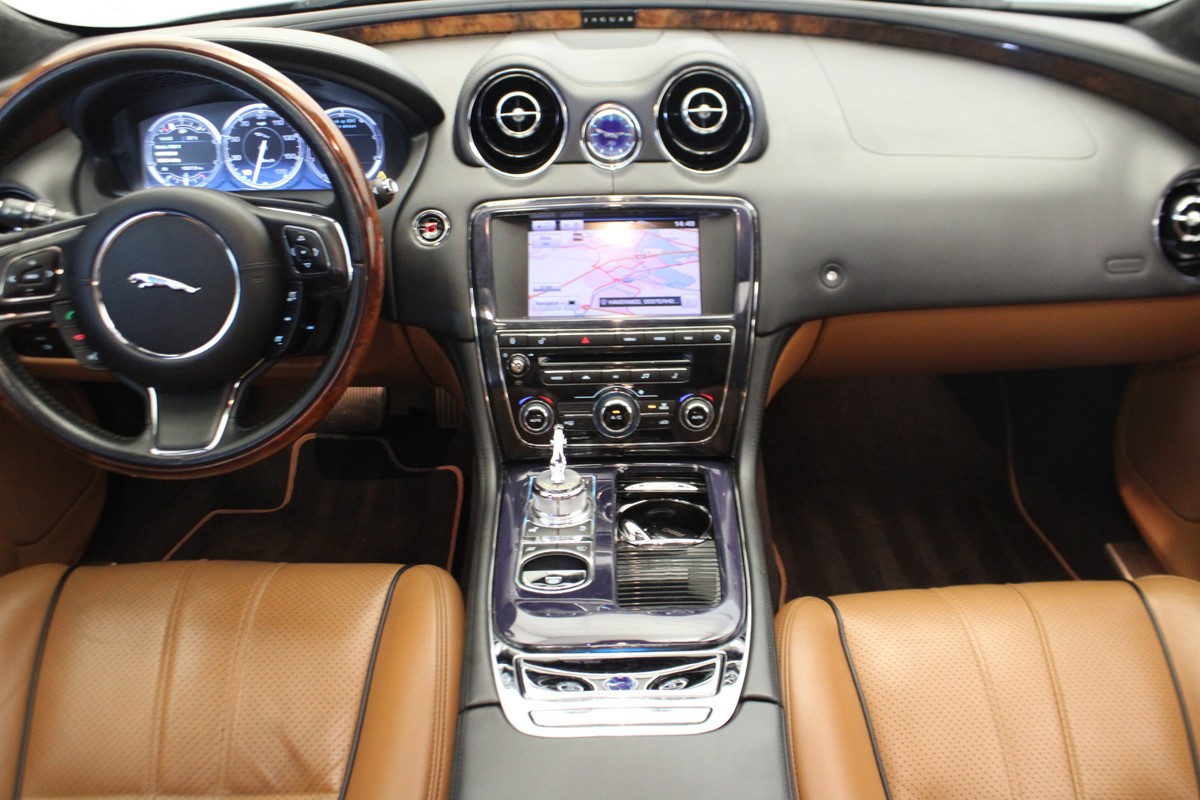 Jaguar XJ
