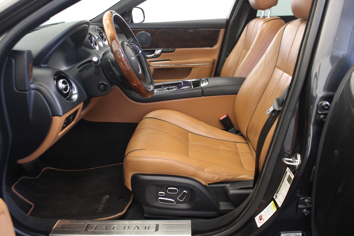 Jaguar XJ