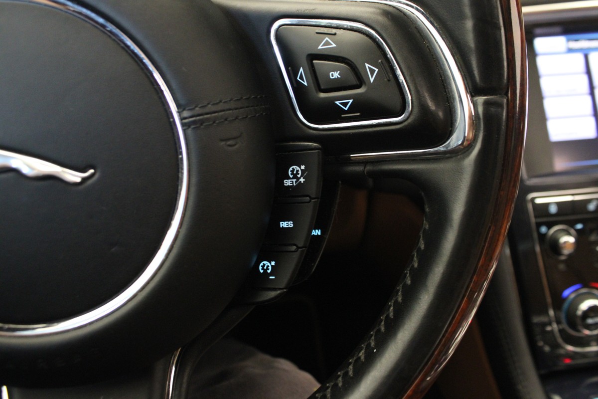 Jaguar XJ