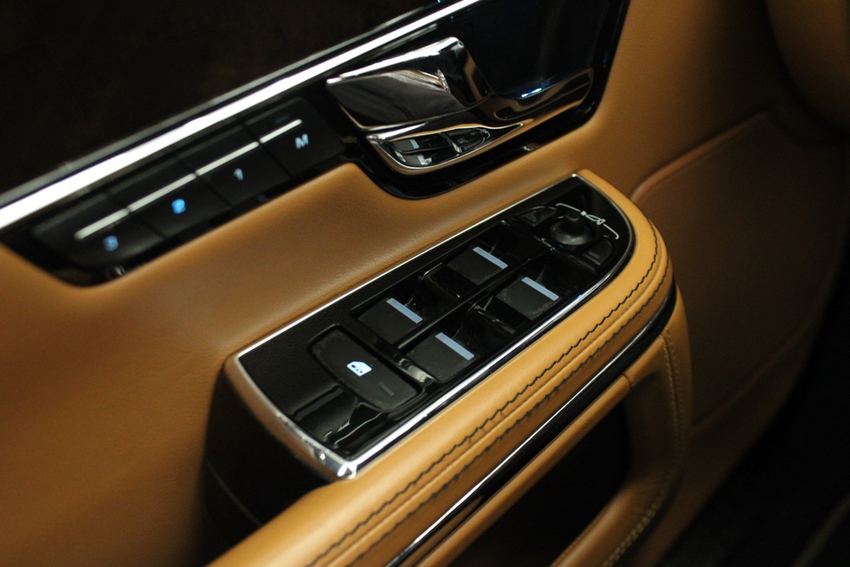 Jaguar XJ