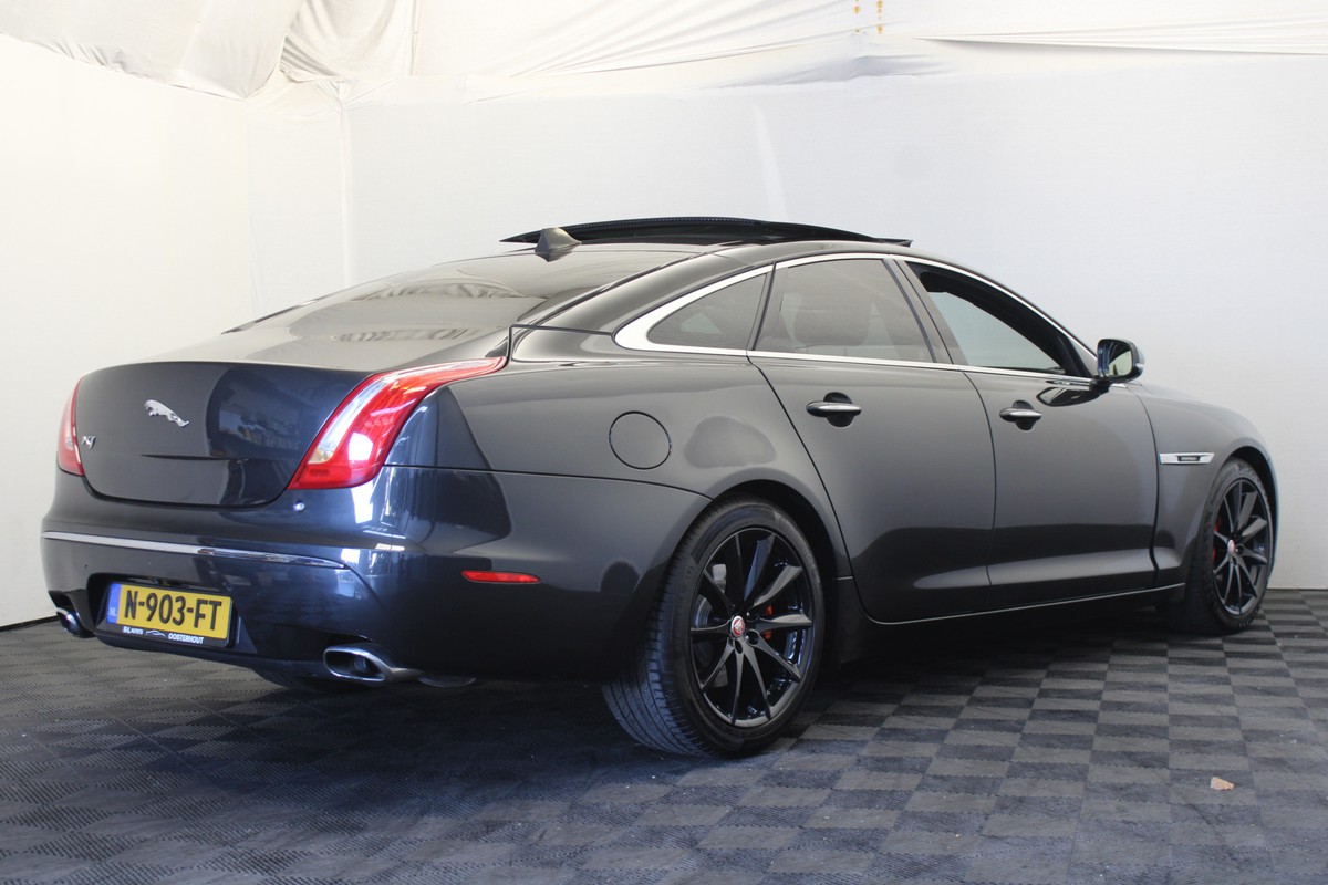Jaguar XJ
