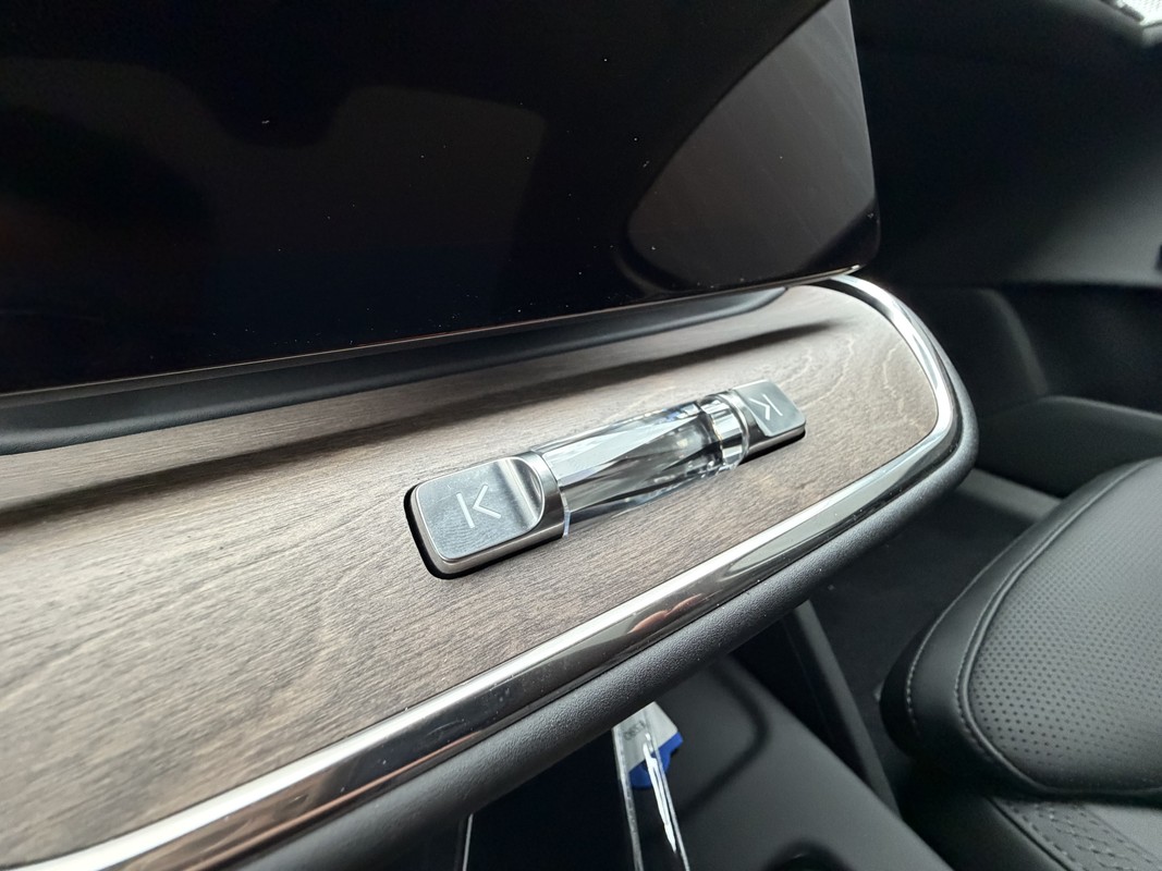 Volvo ES90