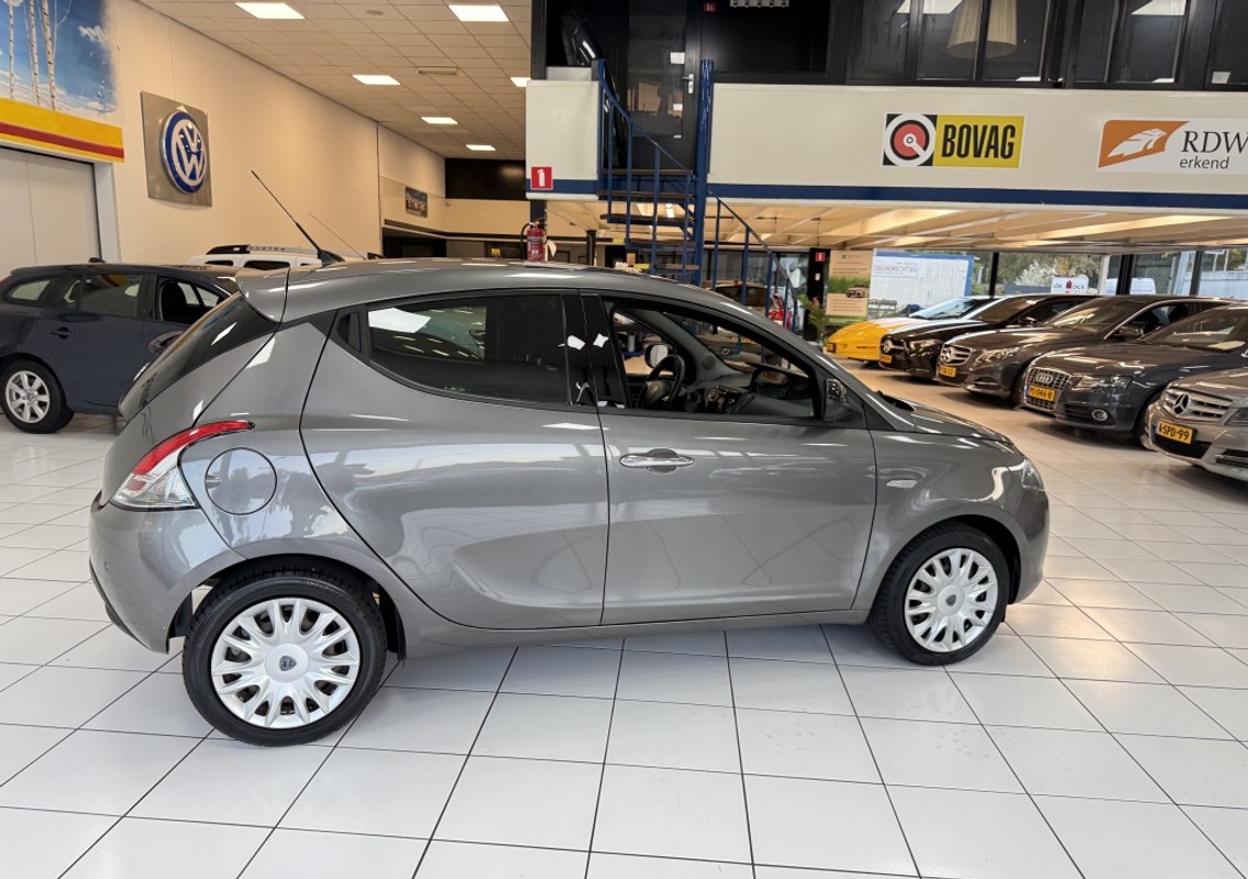 Lancia Ypsilon