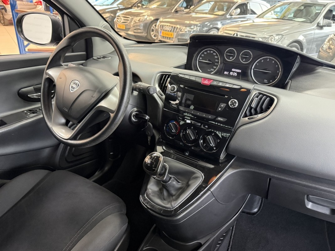 Lancia Ypsilon