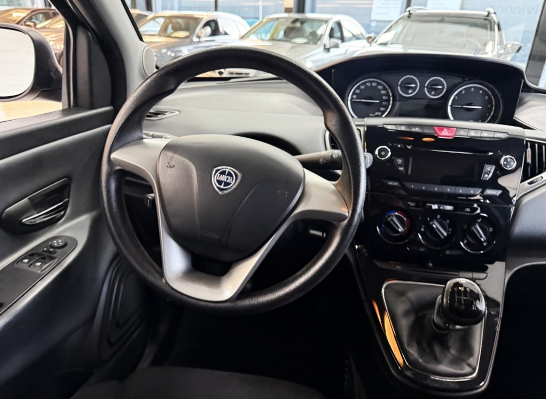 Lancia Ypsilon