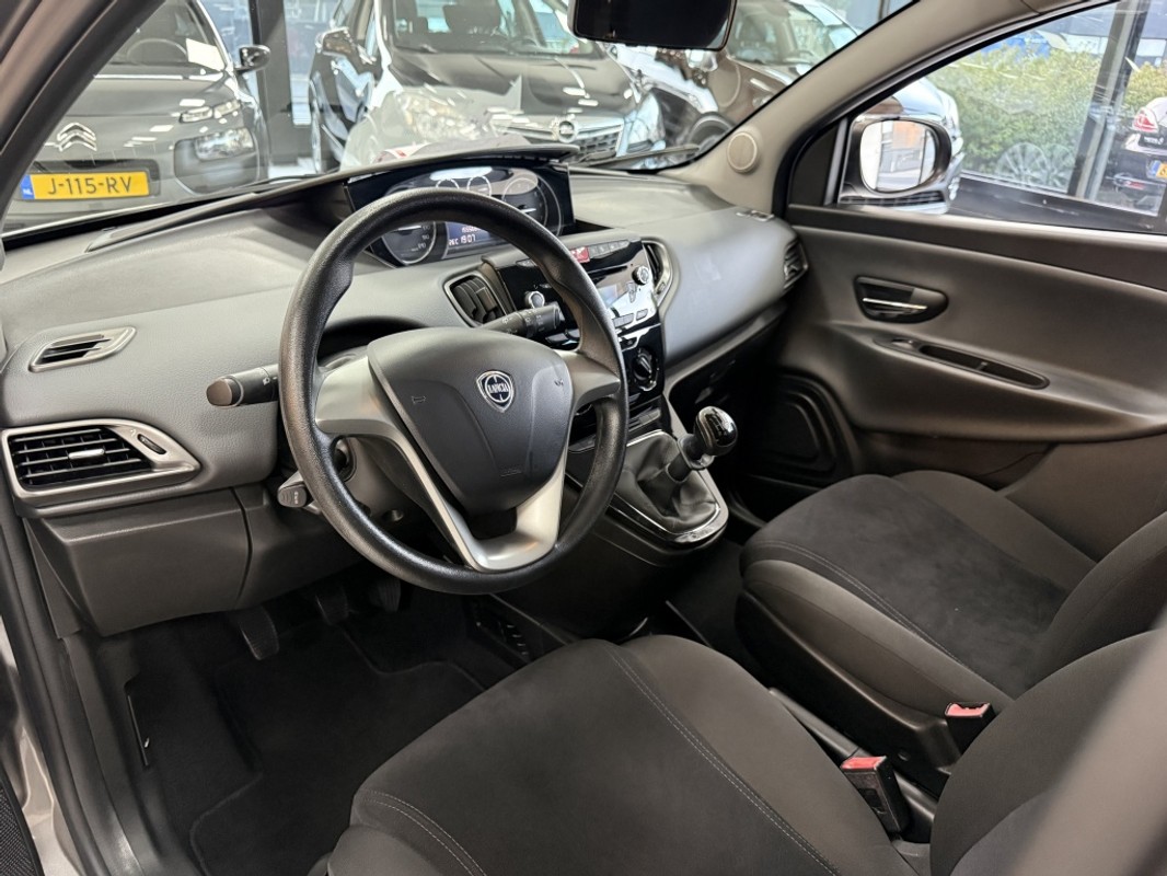 Lancia Ypsilon