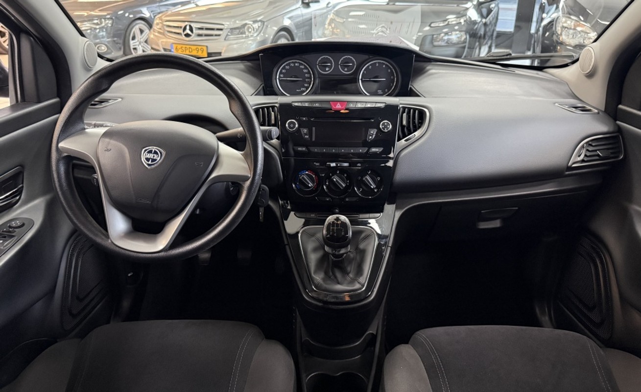 Lancia Ypsilon
