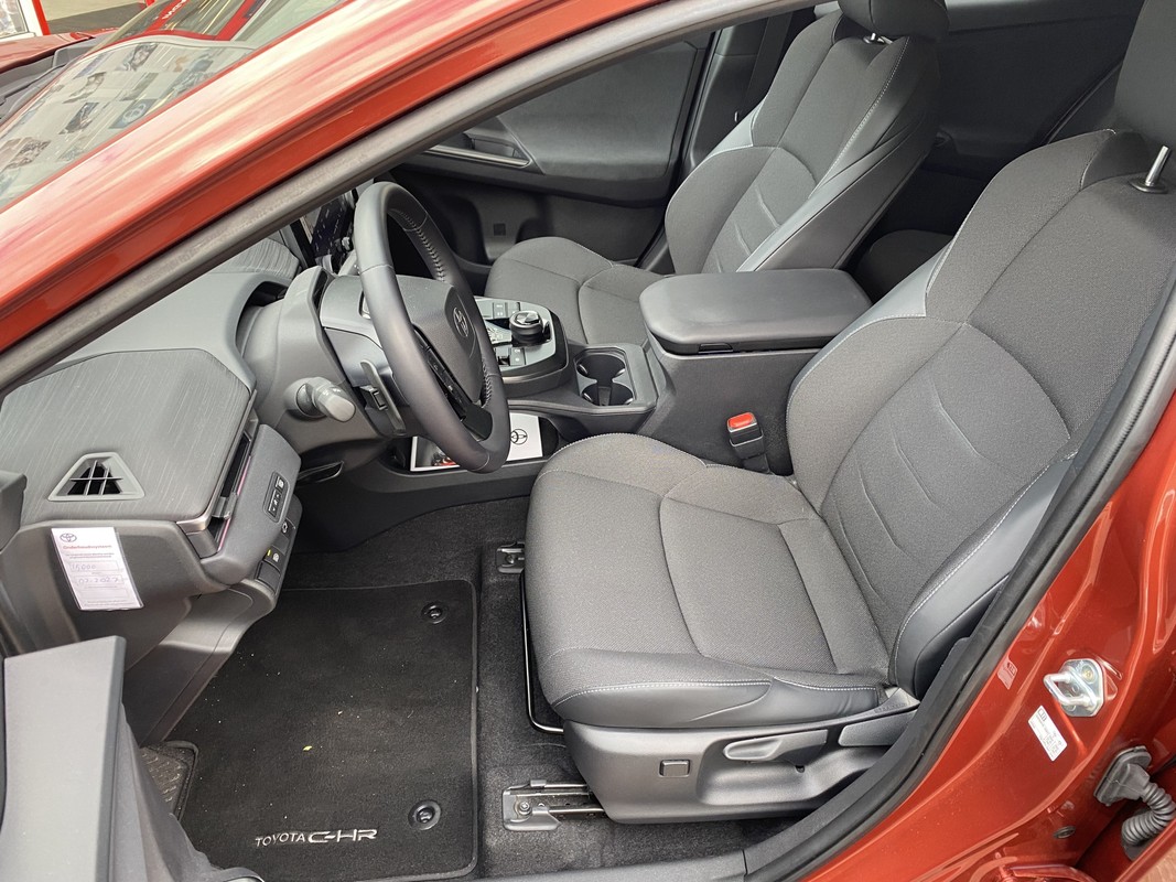 Toyota C-HR+