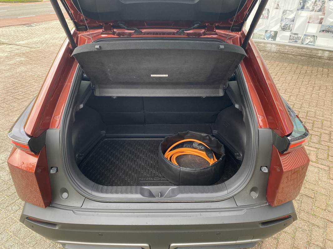 Toyota C-HR+