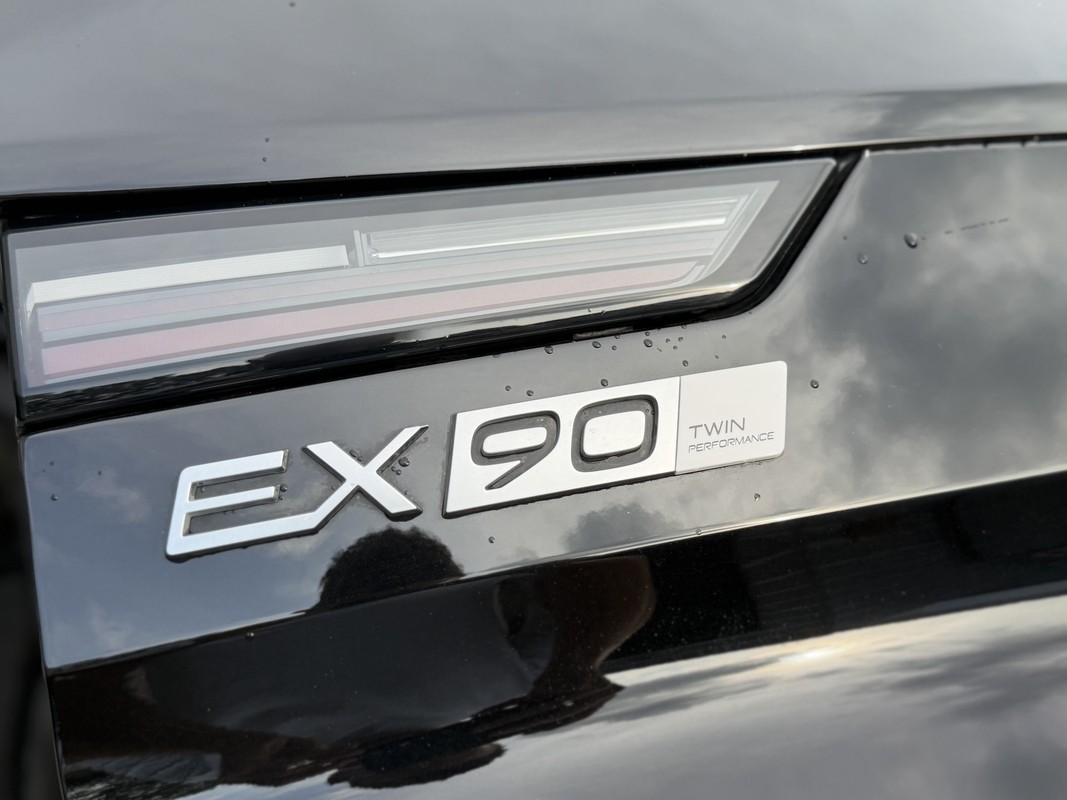 Volvo EX90