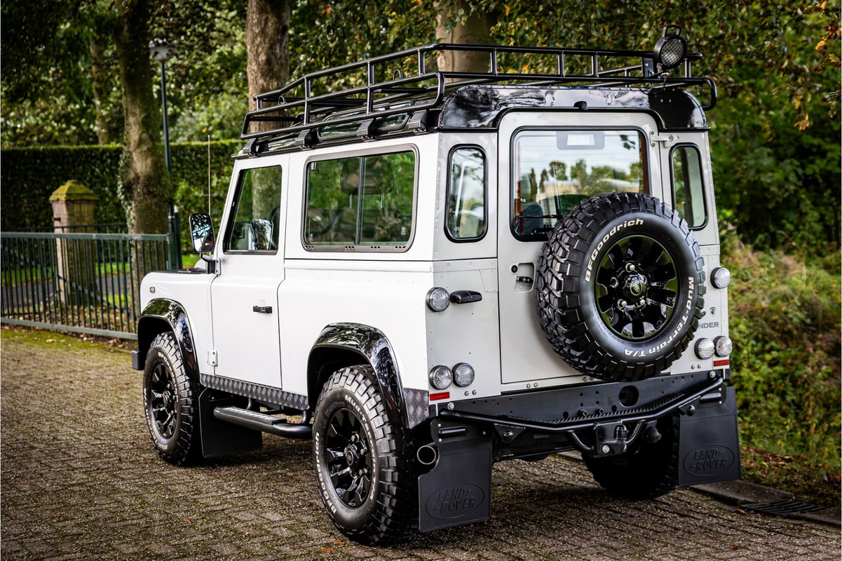 Land Rover Defender
