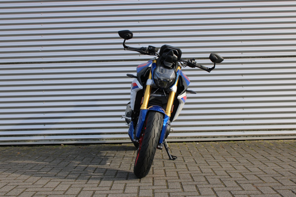 BMW F 900 R
