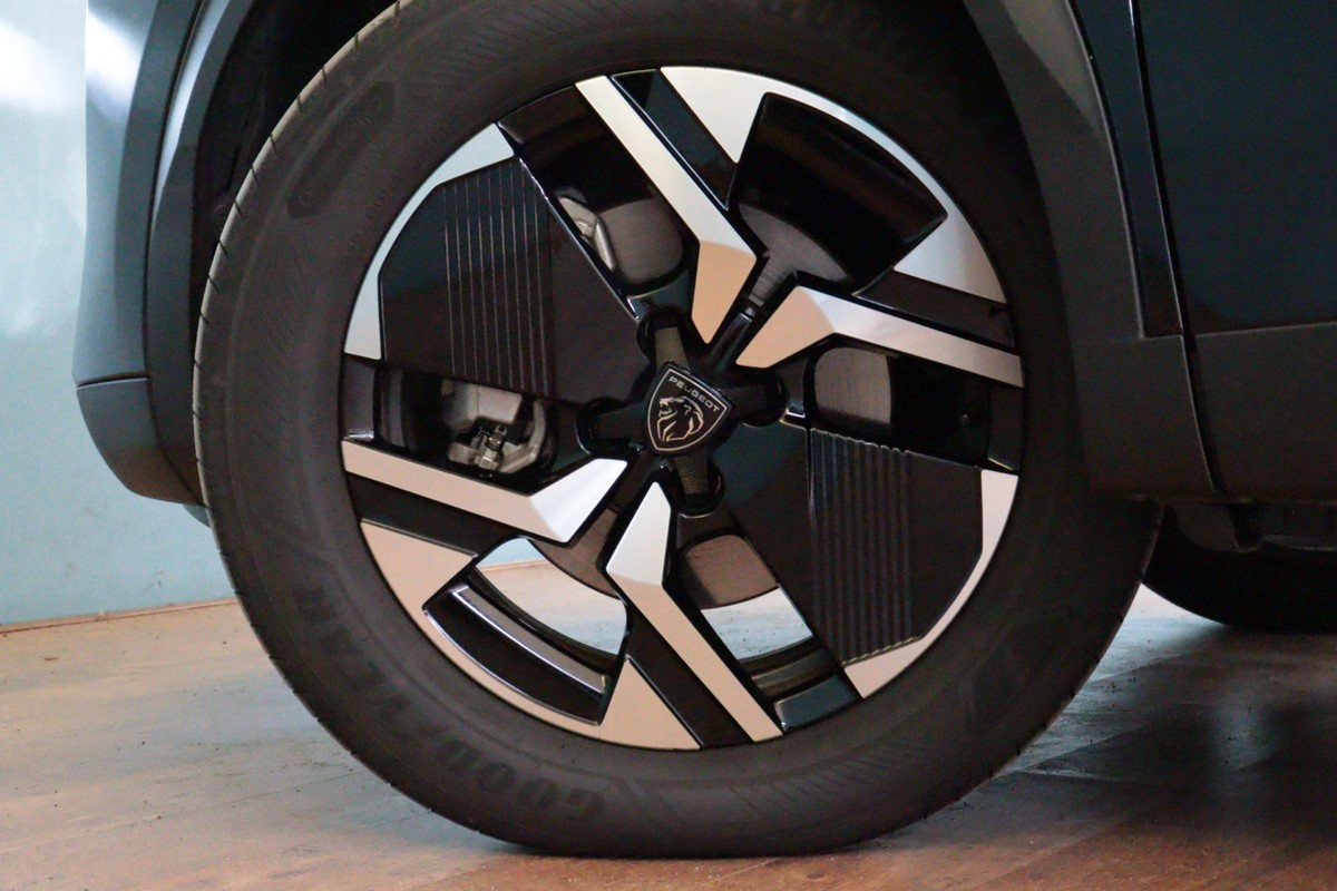 Peugeot e-2008