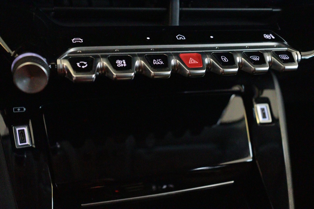 Peugeot e-2008