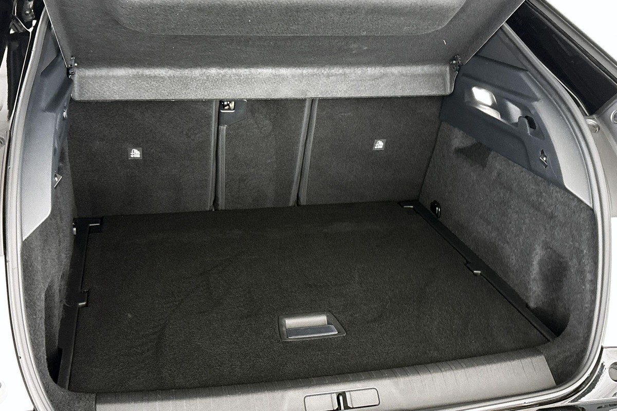 Peugeot e-3008