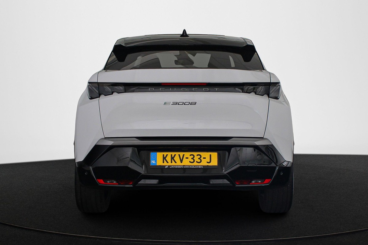 Peugeot e-3008